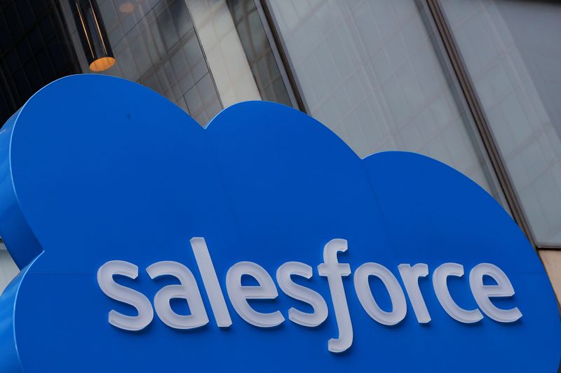 Salesforce executive sells over $770k in…